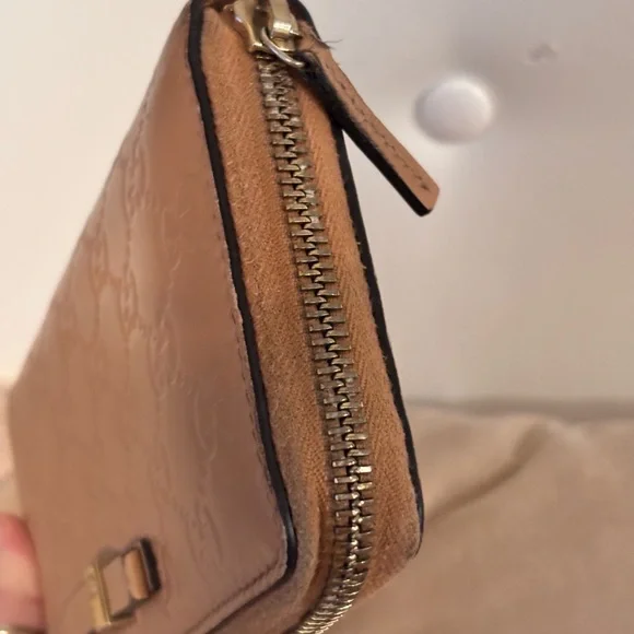 GUCCI GG Embossed Tan Leather Zippy Wallet EUC - Picture 4 of 12
